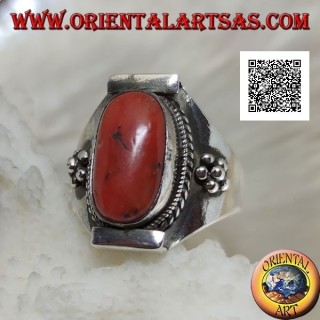 Anillo de plata con coral antiguo tibetano ovalado en engaste nepalí y bolas a los lados (18)