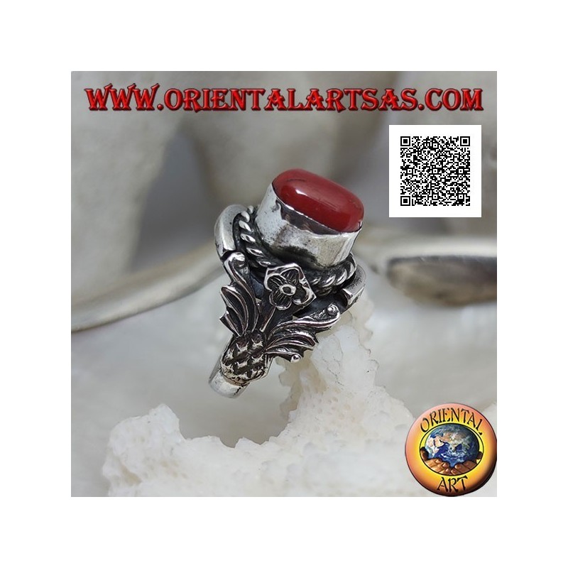 Anello in argento con corallo antico tibetano ovale con intreccio e fiore integrale sui lati