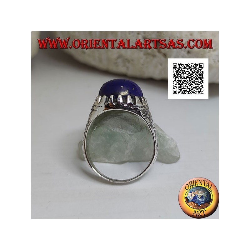 Silberring mit ovalem Cabochon Lapislazuli, besetzt mit Krallen und floralen Gravuren an den Seiten