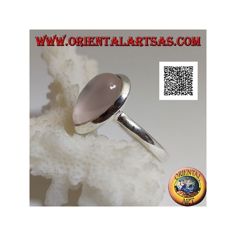 Anillo de plata con gota de cabujón de cuarzo rosa en un solitario engaste liso
