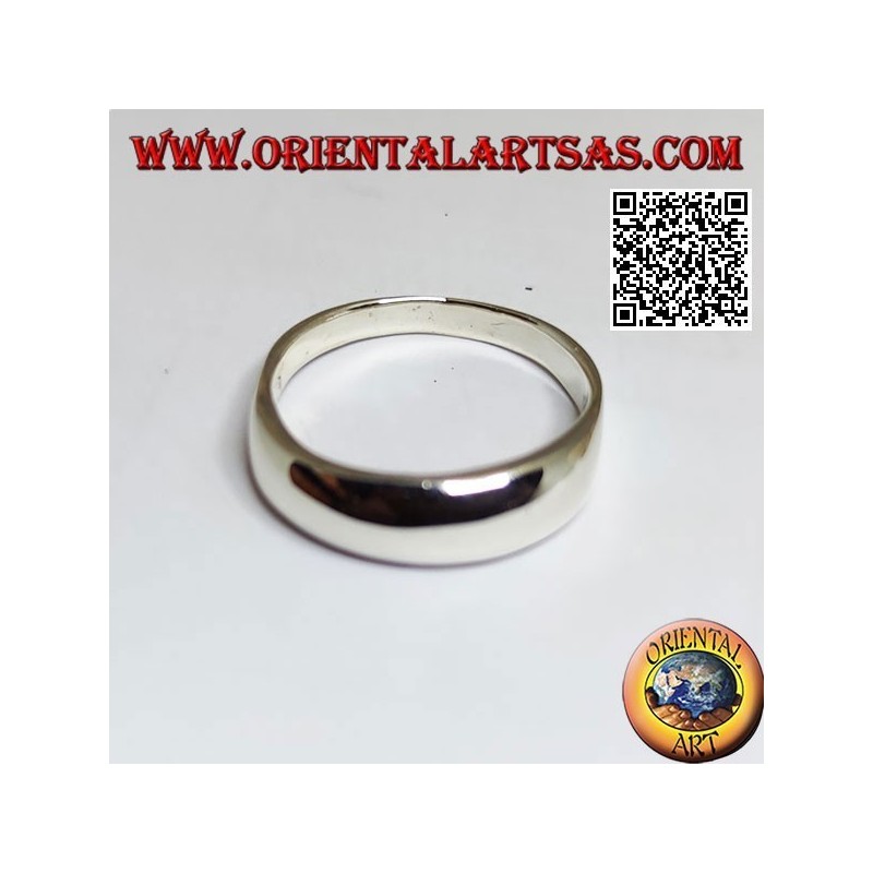 Smooth silver ring with rounded and thick band on the front