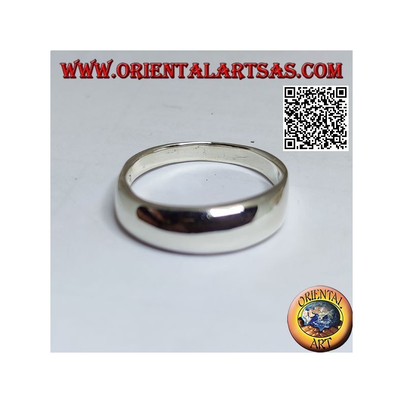 Smooth silver ring with rounded and thick band on the front