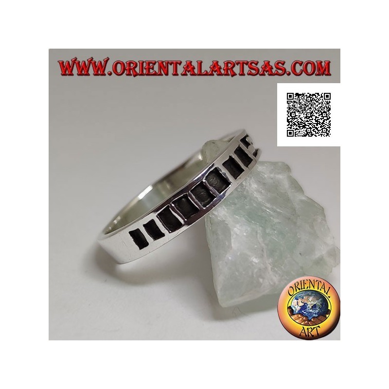 Bague en argent avec escalier à marches et rectangles gravés