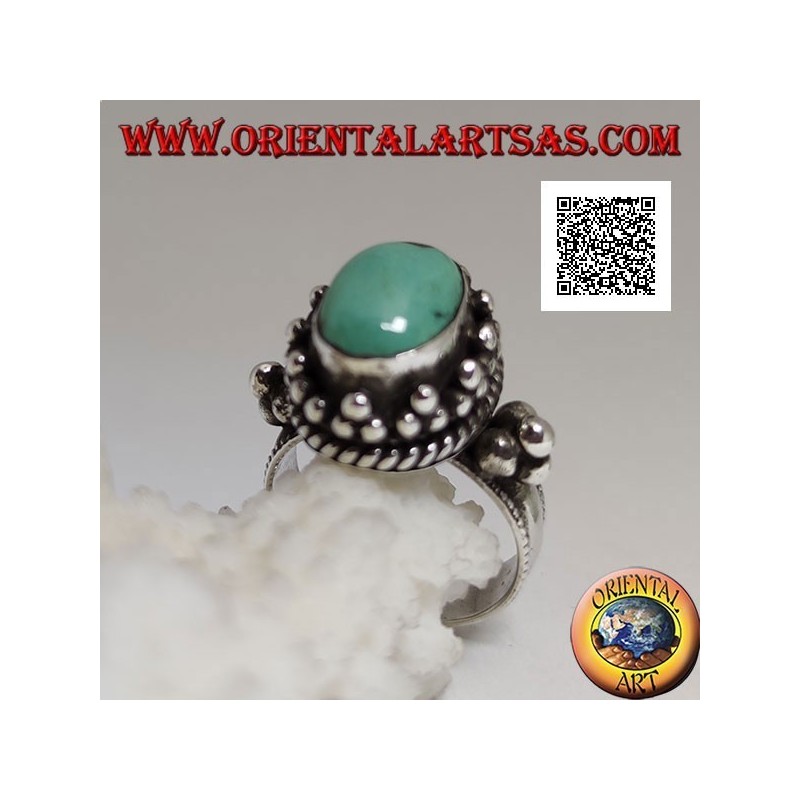 Bague en argent avec turquoise tibétaine ovale antique entourée de trio de boules et tissage (16)