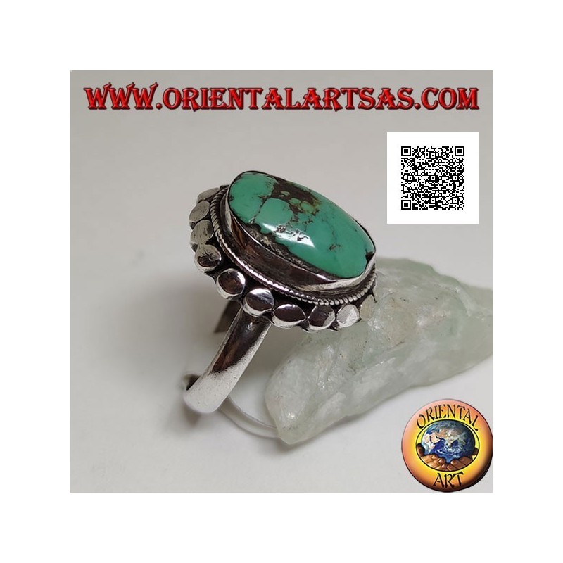 Anillo de plata con óvalo antiguo de turquesa tibetano rodeado de tachuelas (12)