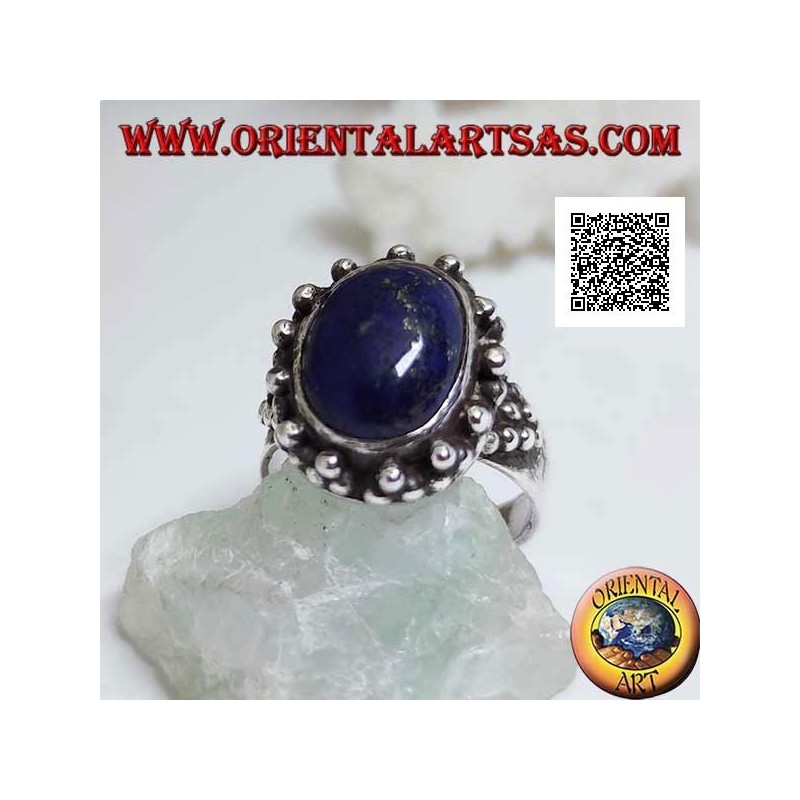 Silberring mit ovalem Lapislazuli mit dreieckiger Verzierung der Kugeln um und an den Seiten