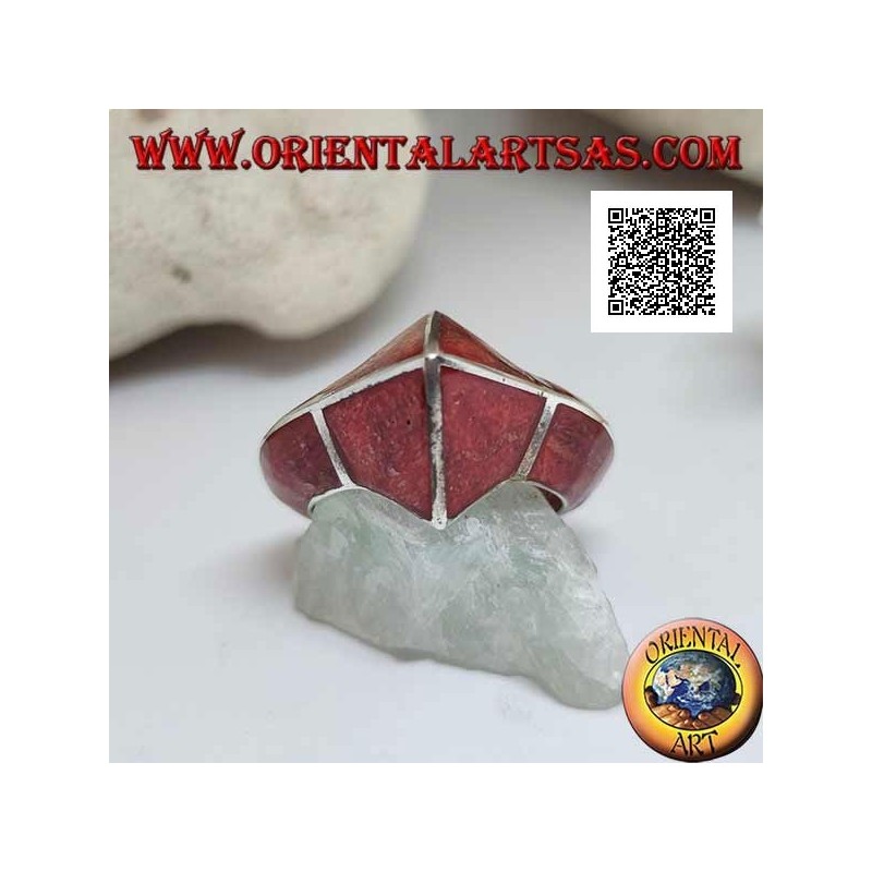 Anello di madrepora rossa (corallo) con struttura in argento appuntito frontalmente