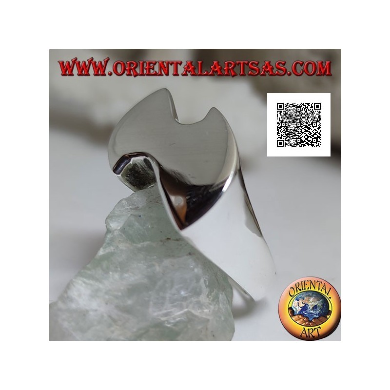 Smooth silver ring with a flat, abstract and sinuous shape in a futuristic style