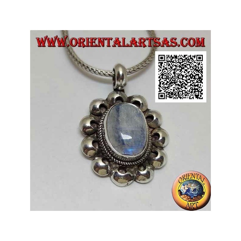 Ciondolo in argento con pietra di luna arcobaleno (adularia) ovale contornata da dischetti traforati
