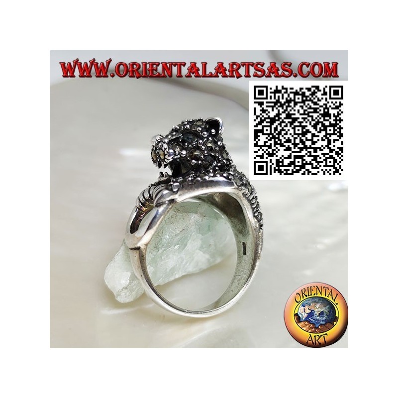Bague en argent tigre demi-longueur parsemée de marcassite saisissant une bague