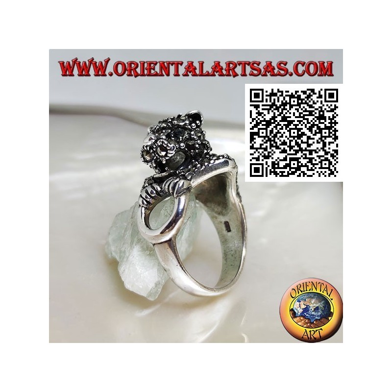 Half-length tiger silver ring studded with marcasite grabbing a ring