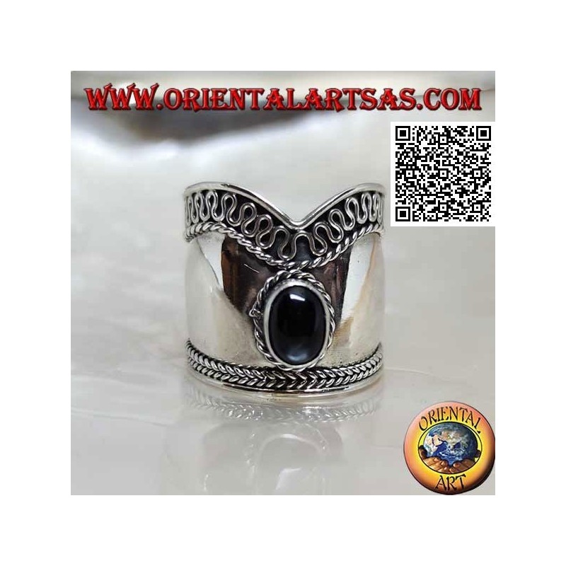 Anillo ancho de plata en forma de V con ónix ovalado y serpentina en un lado, Bali