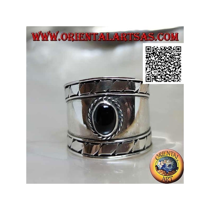 Wide band silver ring with oval onyx and oblique engravings on the sides, Bali