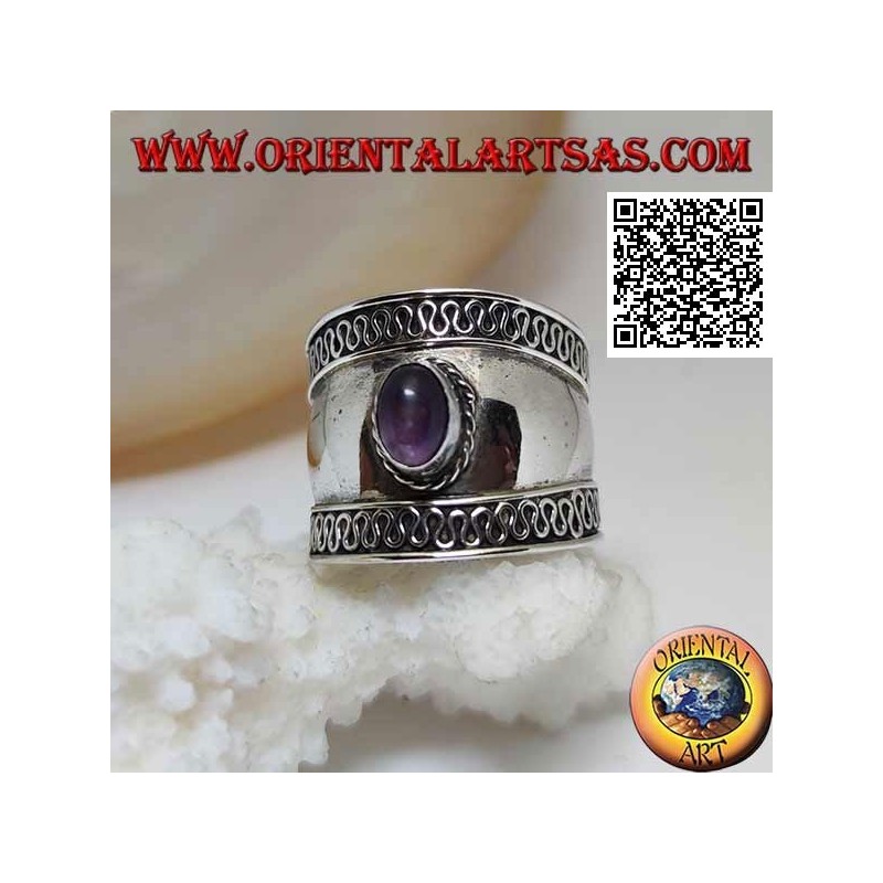 Anello in argento a fascia larga con ametista ovale cabochon e serpentina sui lati, Bali