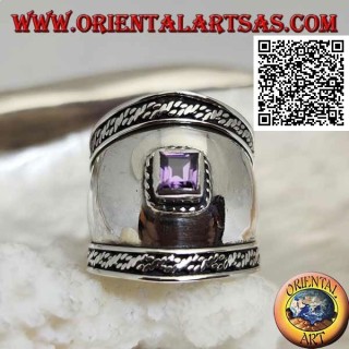 Breitband-Silberring mit facettiertem quadratischem Amethyst und seitlichen Verflechtungen, Bali