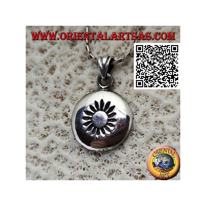 Pendentif en argent, médaille arrondie arrondie avec soleil gravé au centre