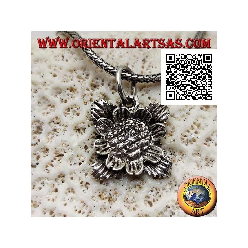 Colgante de plata en forma de girasol con hojas