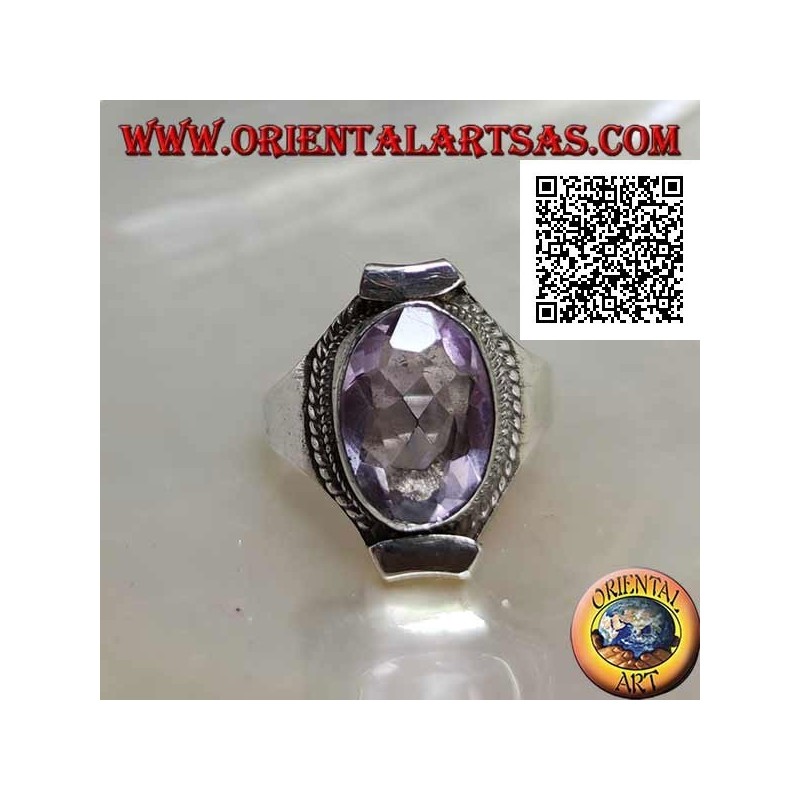 Anillo de plata con amatista facetada ovalada natural rodeada de tejido en engaste nepalí