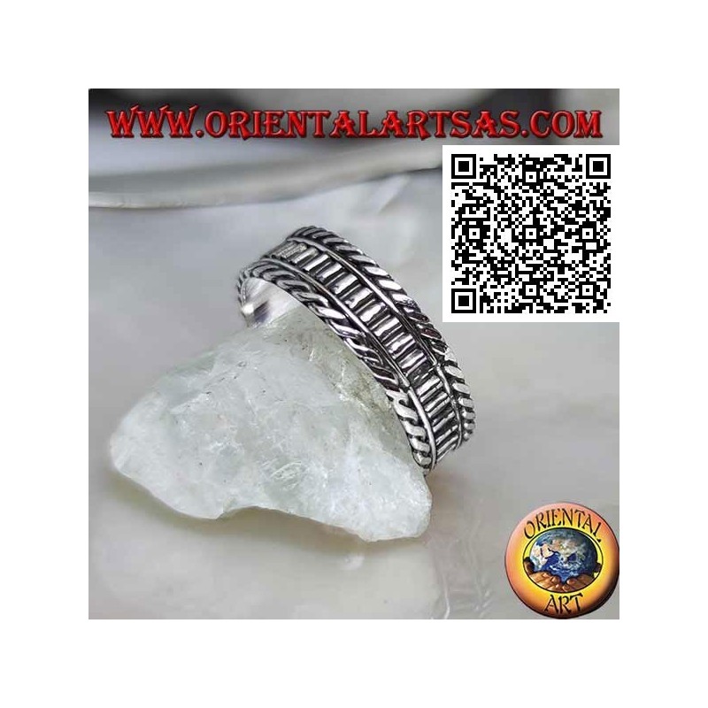 Bague en argent avec segments verticaux entre cordons roulés