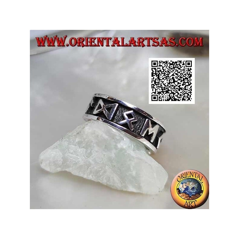 Anello in argento a fedina lavorata con simboli e M in bassorilievo