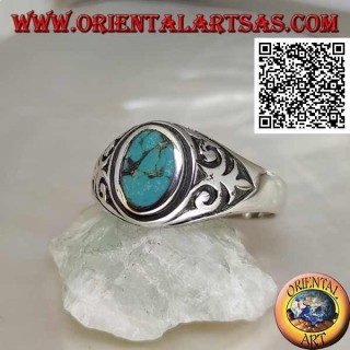 Anillo de plata con turquesa ovalada natural con azucena imperial en bajorrelieve a los lados
