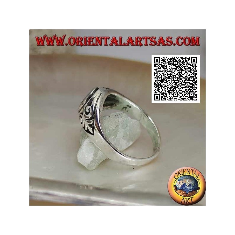 Anello in argento con turchese naturale ovale con giglio imperiale in bassorilievo sui lati