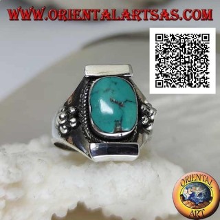 Bague en argent avec turquoise tibétaine antique en serti népalais avec fleur de boules sur les côtés (16)