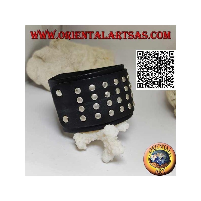 Brazalete ancho de cuero genuino, 4 filas de tachuelas en un cierre de clip y 2 largos (negro)