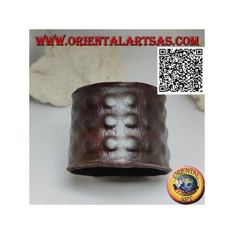 Bracelet large en cuir véritable, trois rangées de carrés en relief avec fermeture à clip et 2 longueurs (marron)