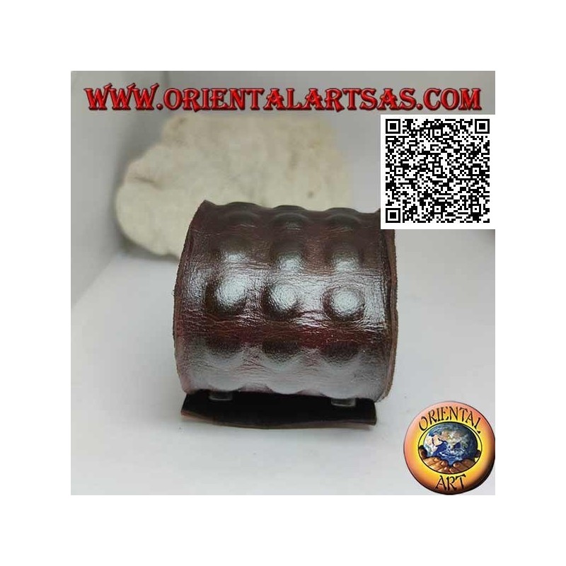 Bracelet large en cuir véritable, trois rangées de carrés en relief avec fermeture à clip et 2 longueurs (marron)