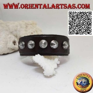 Bracelet en cuir véritable, clous coniques sur bracelet avec fermeture à clip et 2 longueurs (marron)