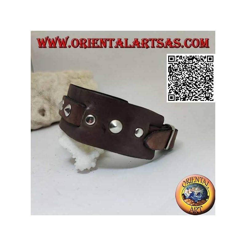 Echtes Lederarmband, konische Nieten und Mittelband mit Schnallenverschluss und 5 Längen (braun)