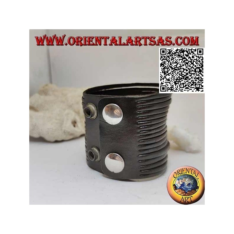 Breites Armband aus echtem Leder mit glatten Streifen mit Clipverschluss und 2 Längen (braun)