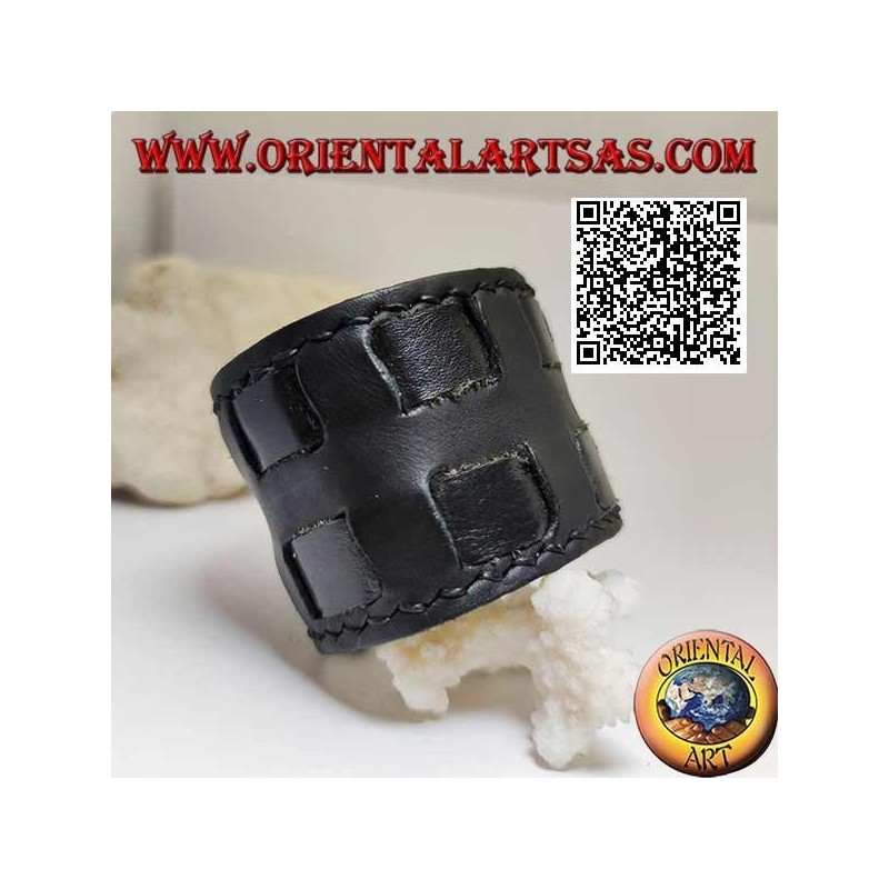 Wide bracelet in genuine leather, with square straps with clip closure and 2 lengths (black)