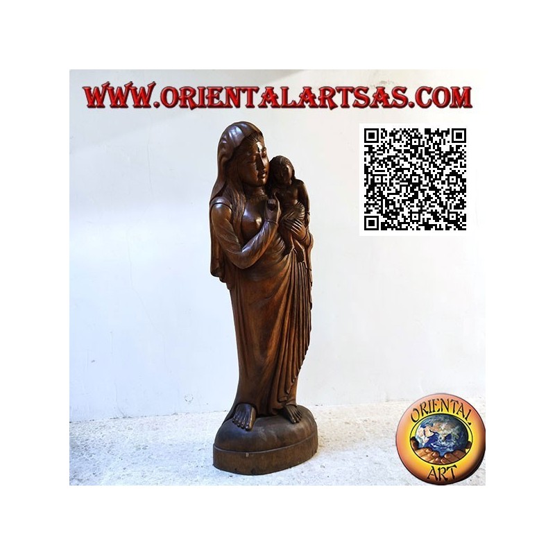 Escultura de una madre con su hijo en el regazo realizada en un solo bloque de madera de suar (148 cm)