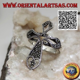 Anillo de plata en forma de cruz latina calada con incrustaciones de marcasita