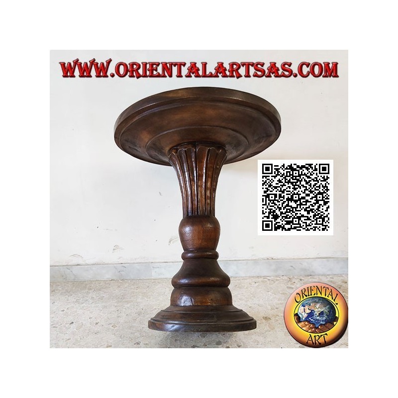 Table basse ronde avec piètement central conique fleuri sculpté à la main en bois de teck (72 cm)