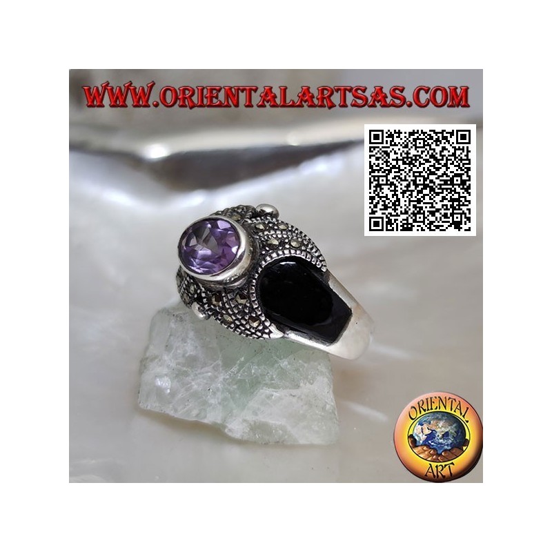 Bague en argent avec améthyste naturelle ovale sur croix parsemée de marcassite et d'onyx sur les côtés