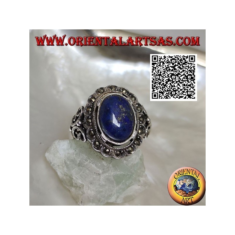 Anello in argento con lapislazzulo ovale cabochon contornato da marcassite e farfalla traforata sui lati