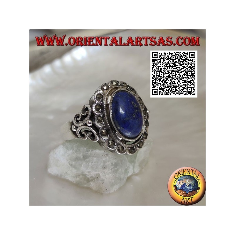 Silberring mit ovalem Cabochon Lapislazuli, umgeben von Markasit und perforiertem Schmetterling an den Seiten