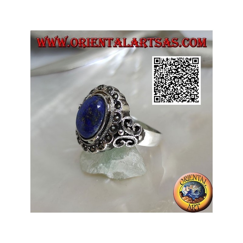 Bague en argent avec cabochon ovale lapis lazuli entouré de marcassite et papillon perforé sur les côtés