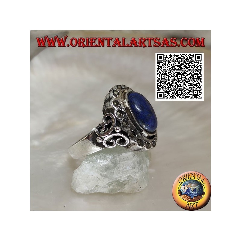 Anillo de plata con lapislázuli ovalado cabujón rodeado de marcasita y mariposa perforada en los lados