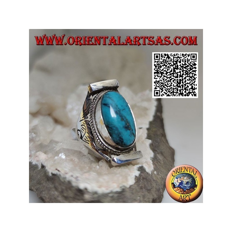 Bague en argent avec turquoise ovale entourée d'entrelacs sur monture népalaise et gravures sur les côtés