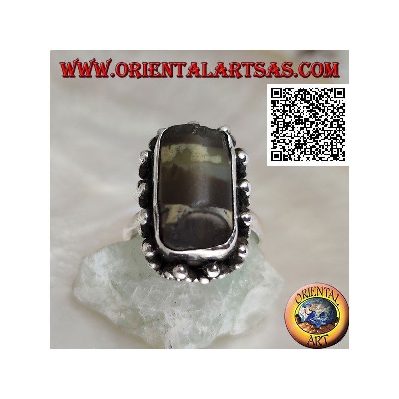 Bague en argent avec ancienne agate tibétaine Dzi de la première moitié du XXe siècle entourée de boules