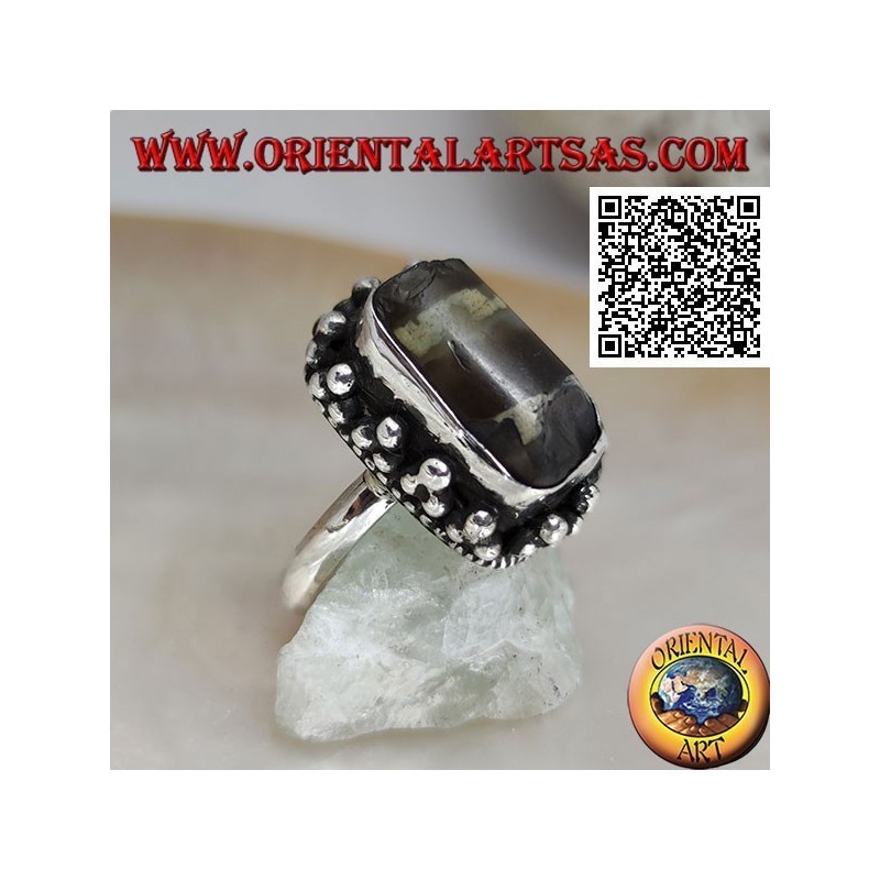 Bague en argent avec ancienne agate tibétaine Dzi de la première moitié du XXe siècle entourée de boules