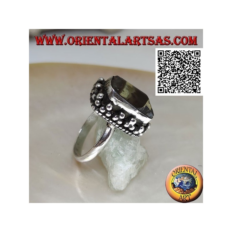 Silver ring with ancient Tibetan Dzi agate from the first half of the 20th century surrounded by balls