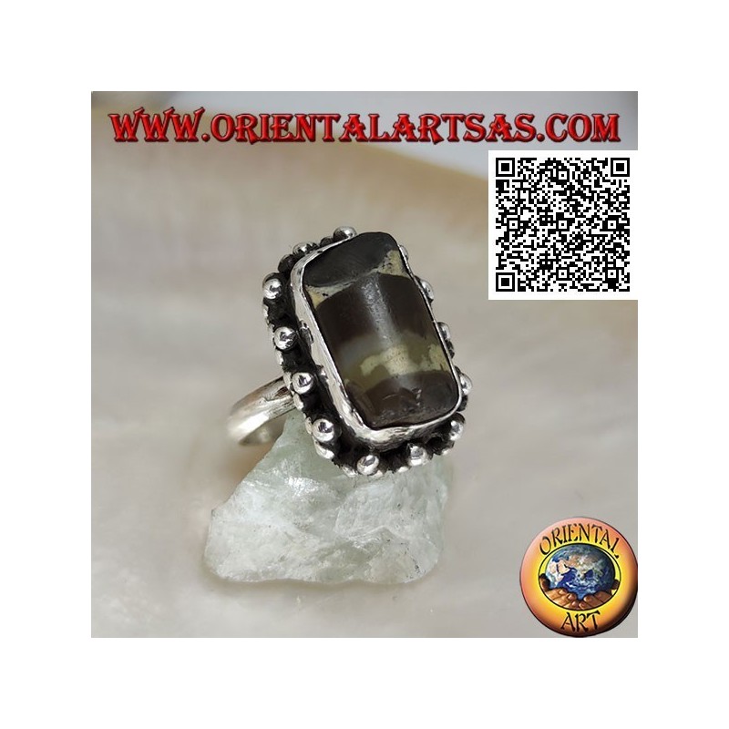 Bague en argent avec ancienne agate tibétaine Dzi de la première moitié du XXe siècle entourée de boules