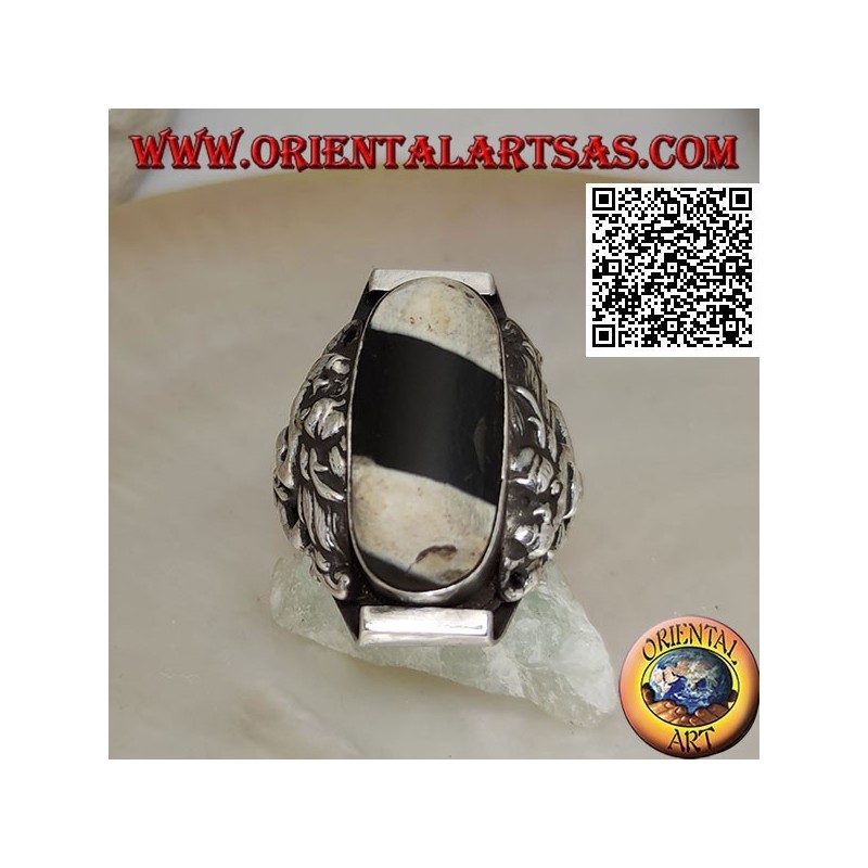 Anello in argento con agata Dzi tibetana antica del 900 su montatura nepalese con drago in rilievo sui lati