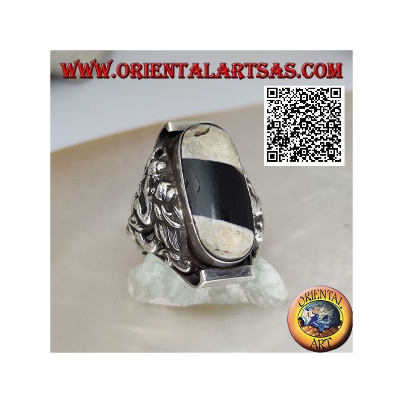 Bague en argent avec ancienne agate tibétaine Dzi des années 1900 sur serti népalais avec dragon en relief sur les côtés