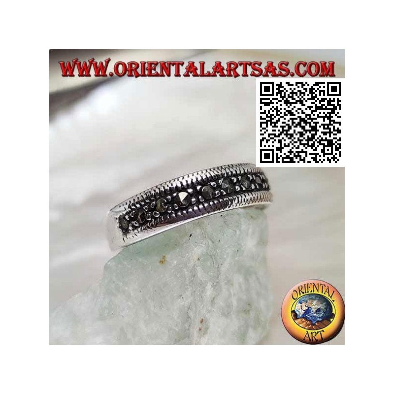 Anello in argento a fedina tempestato per metà di marcassite